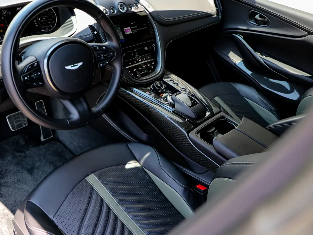 2023 DBX 707 SUV thumbnail vehicle image 2
