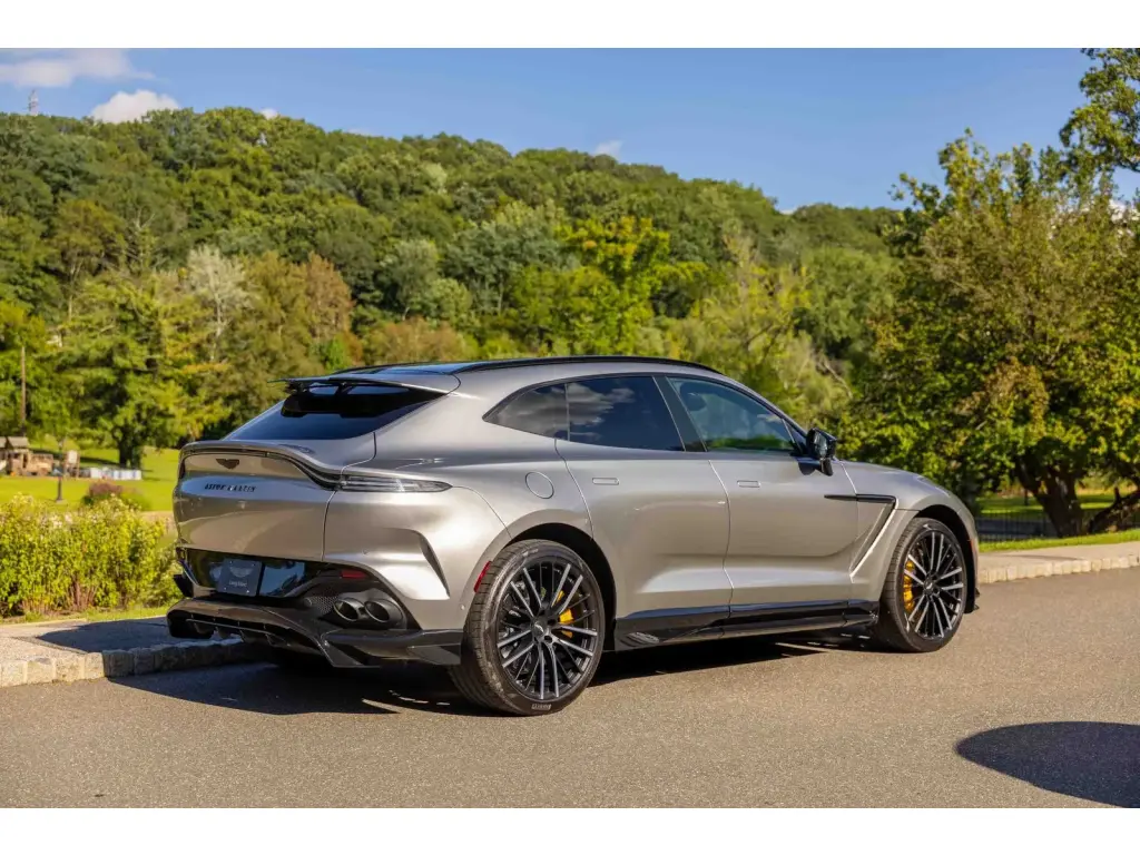 2023 DBX 707 SUV thumbnail vehicle image 1