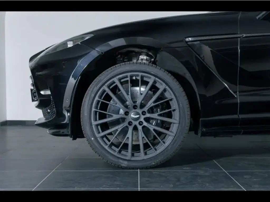 2023 DBX 707 SUV thumbnail vehicle image 3