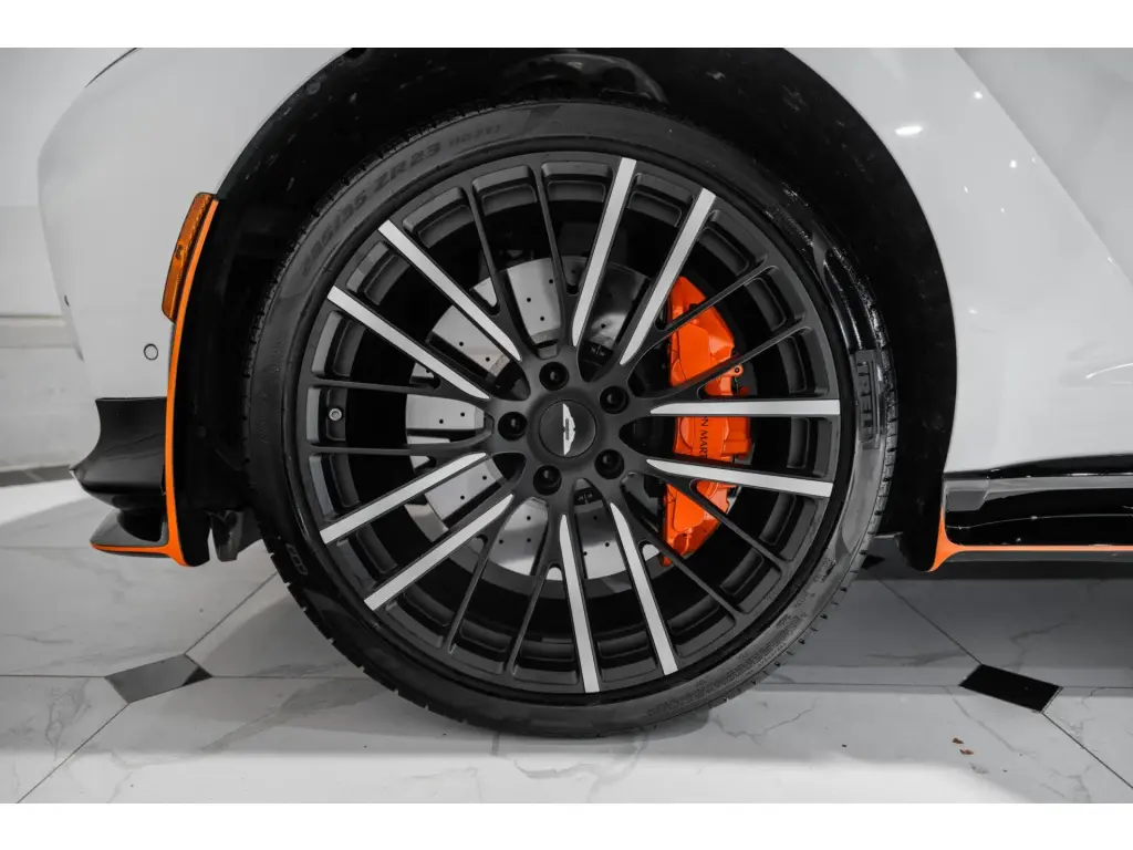2023 DBX 707 SUV thumbnail vehicle image 3