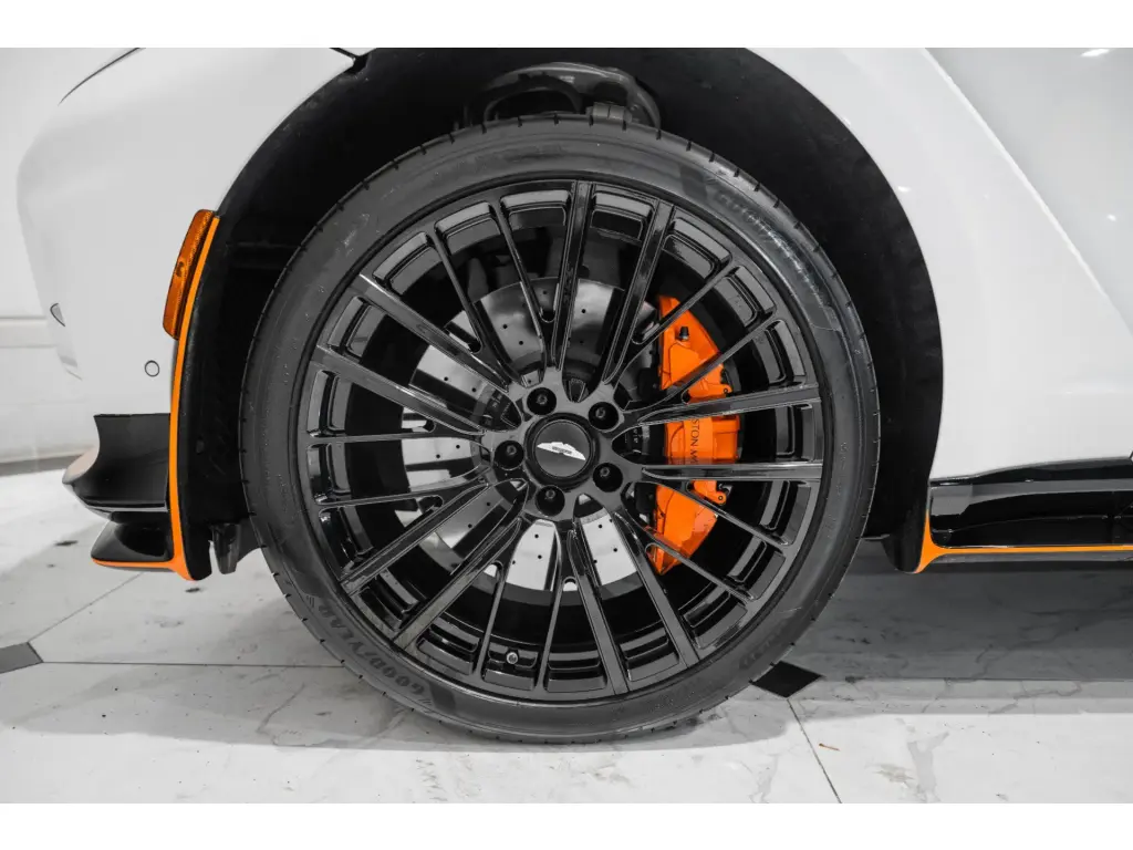 2023 DBX 707 SUV thumbnail vehicle image 3
