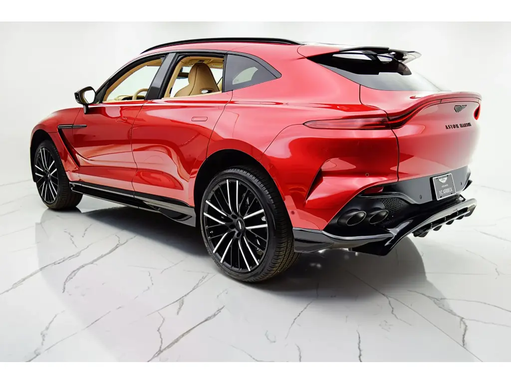 2023 DBX 707 SUV thumbnail vehicle image 1