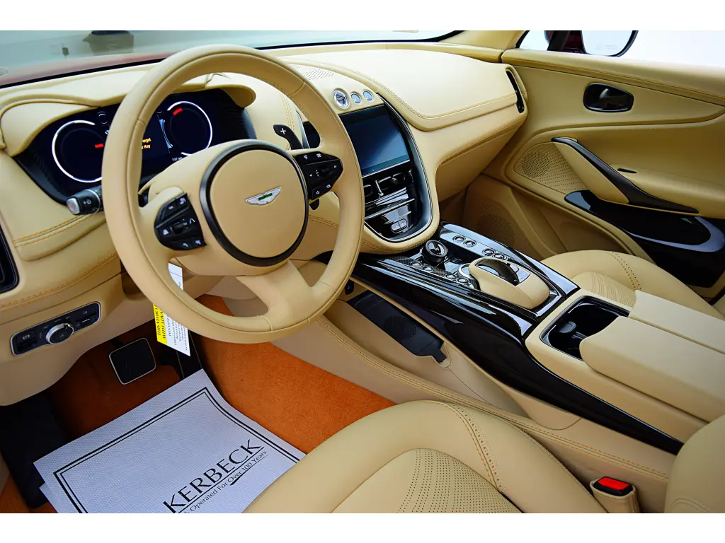 2023 DBX 707 SUV thumbnail vehicle image 2