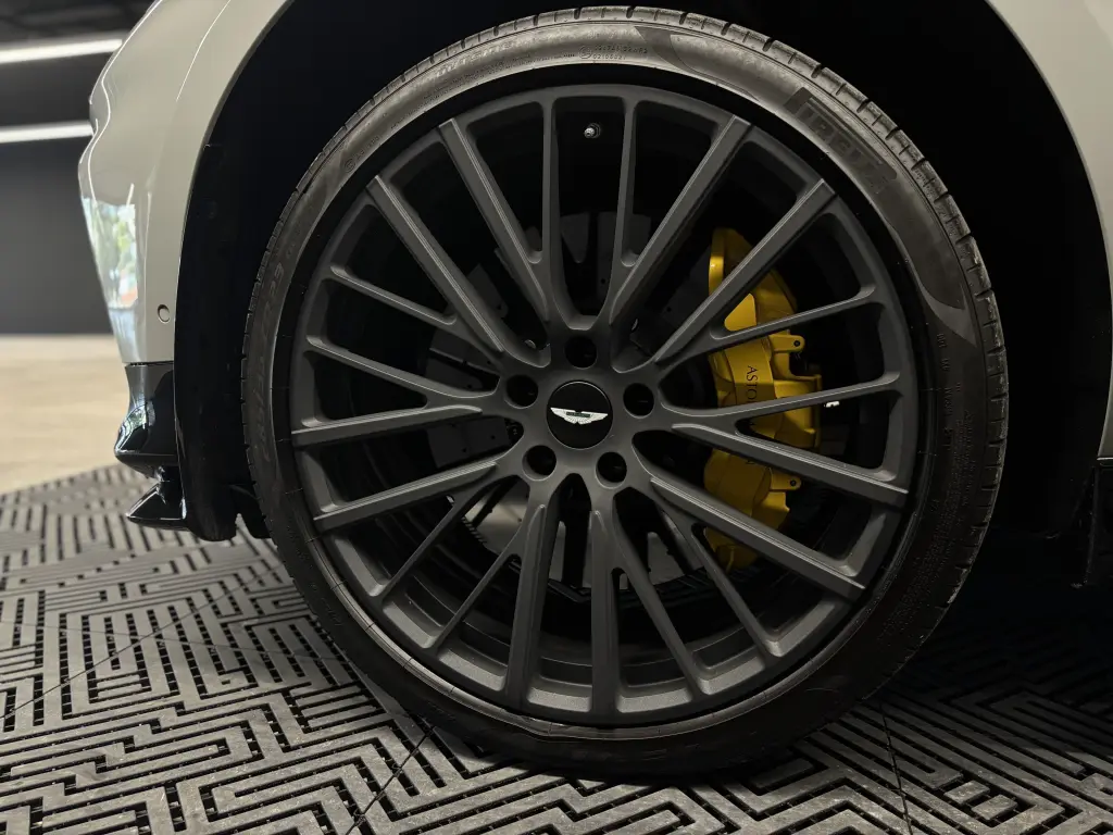 2023 DBX 707 SUV thumbnail vehicle image 3