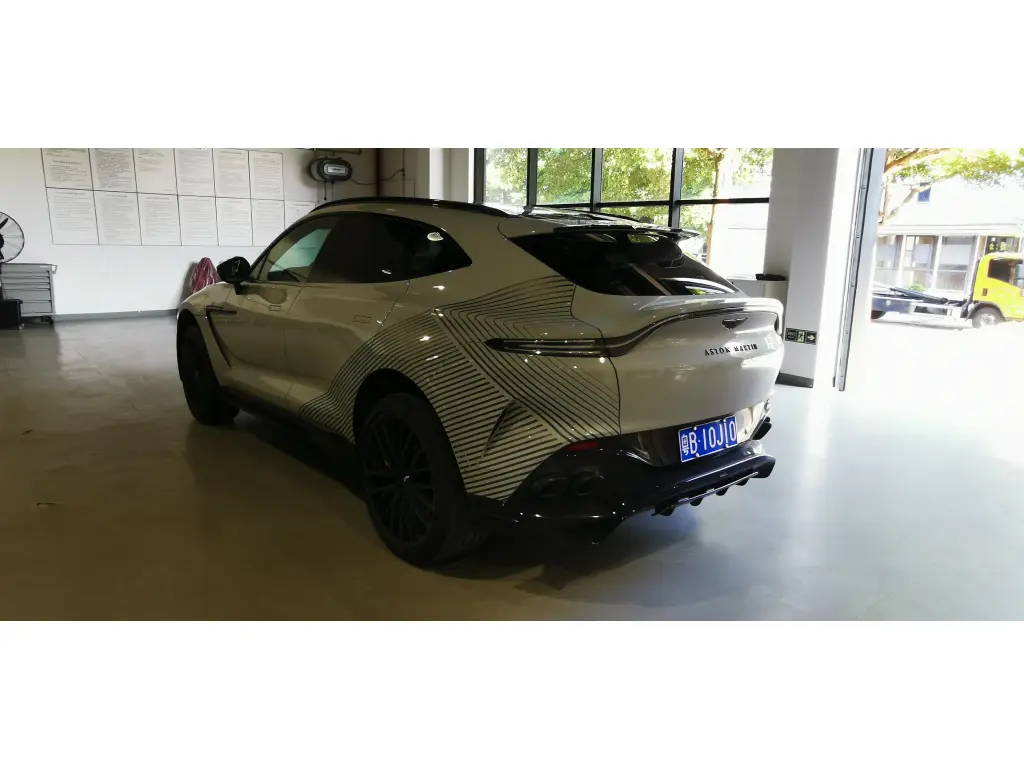 2023 DBX 707 SUV thumbnail vehicle image 1