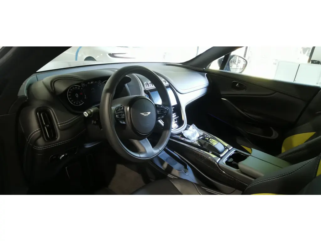 2023 DBX 707 SUV thumbnail vehicle image 2