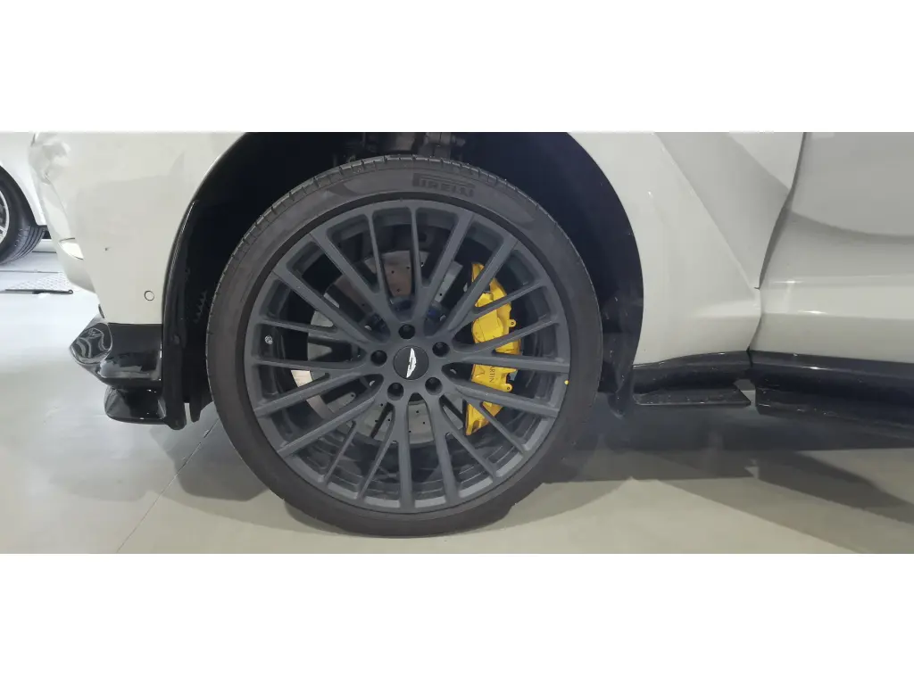 2023 DBX 707 SUV thumbnail vehicle image 3