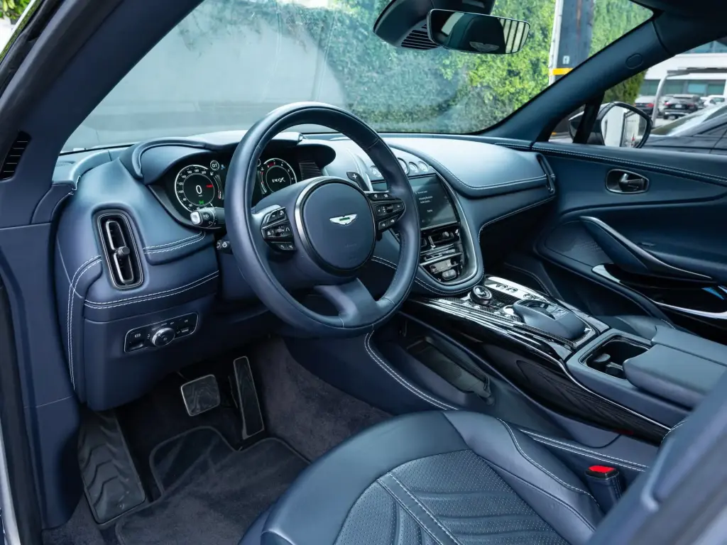 2023 DBX 707 SUV thumbnail vehicle image 2