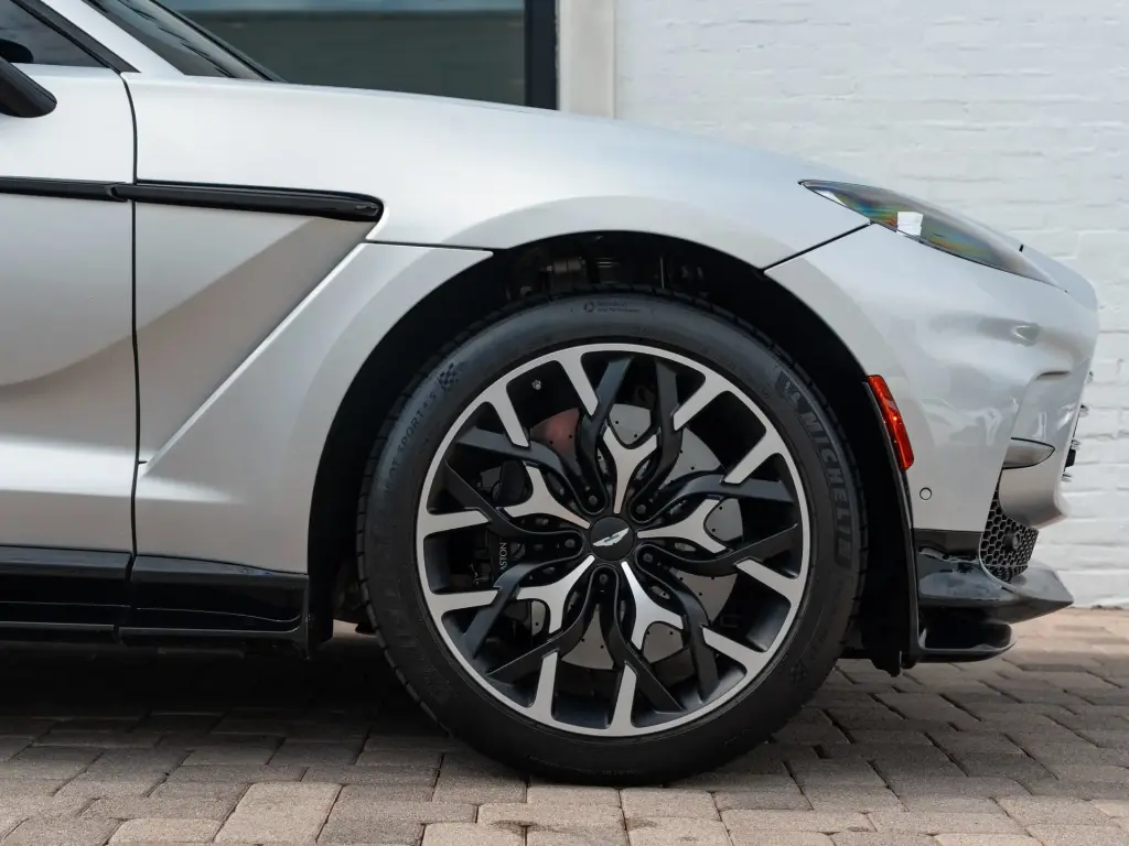 2023 DBX 707 SUV thumbnail vehicle image 3