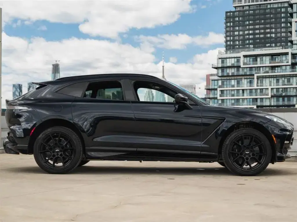 2023 DBX 707 SUV thumbnail vehicle image 3