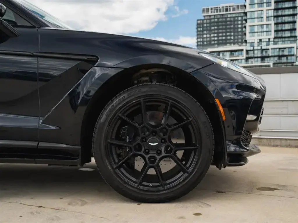 2023 DBX 707 SUV thumbnail vehicle image 3