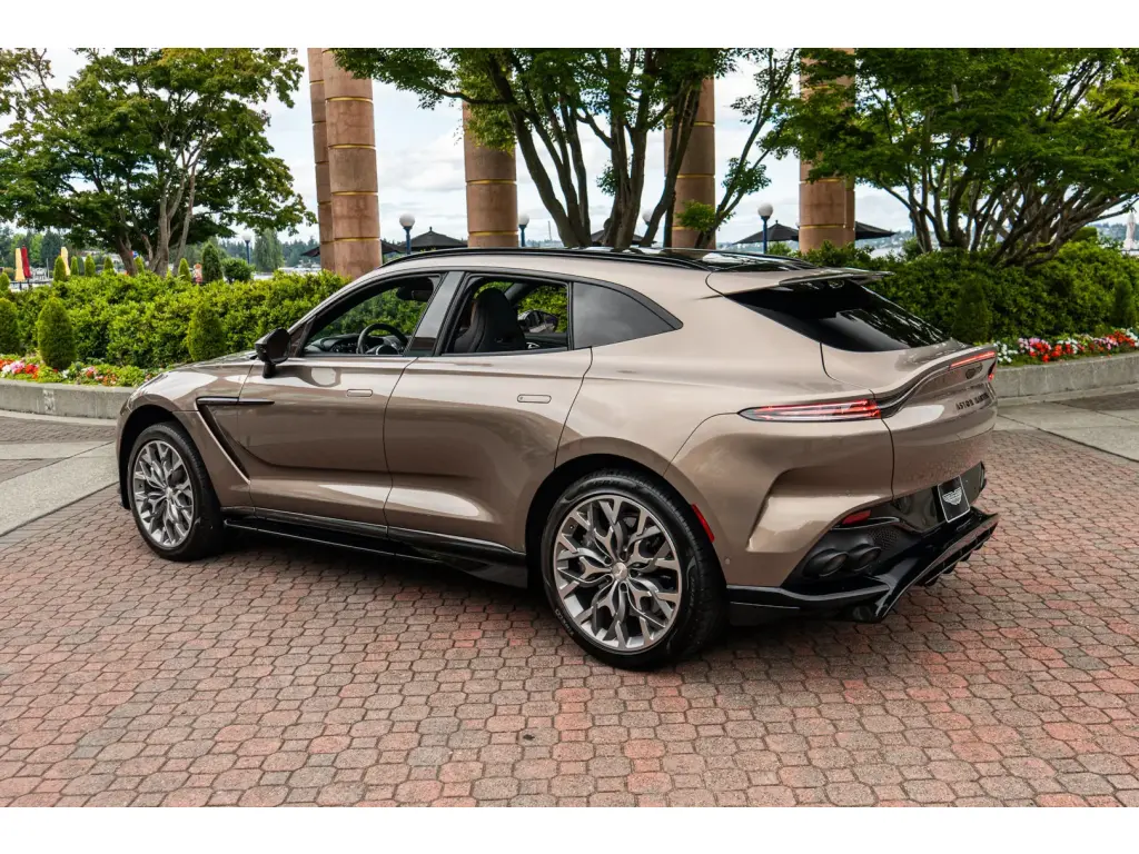 2023 DBX 707 SUV thumbnail vehicle image 1