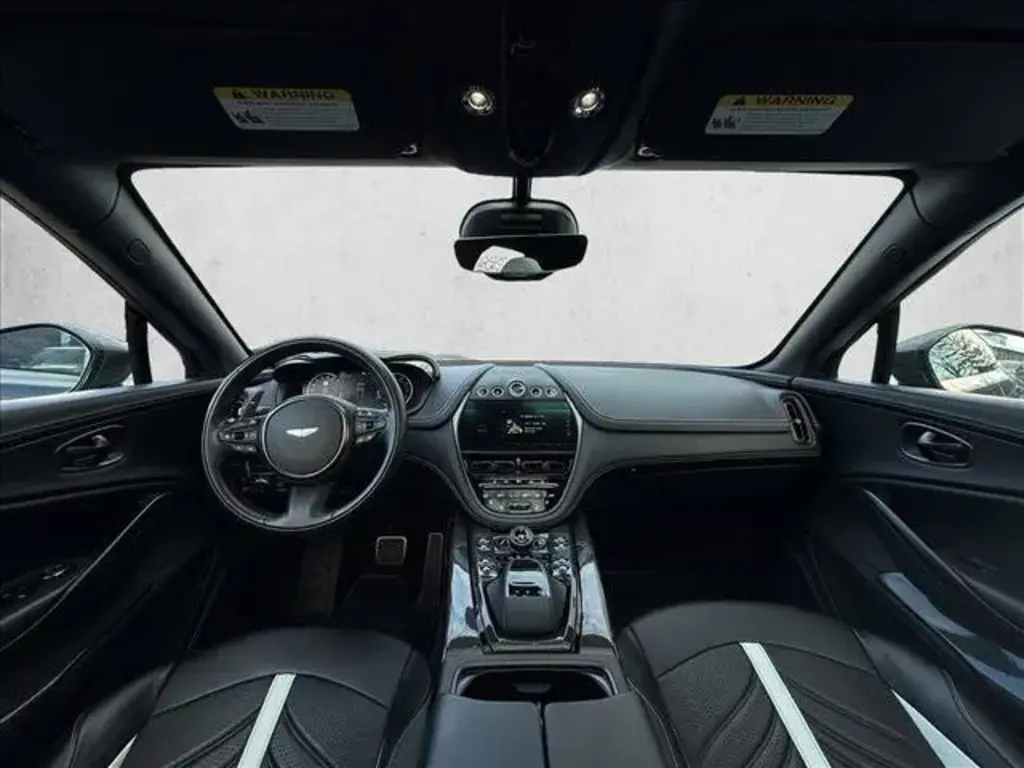 2023 DBX 707 SUV thumbnail vehicle image 2