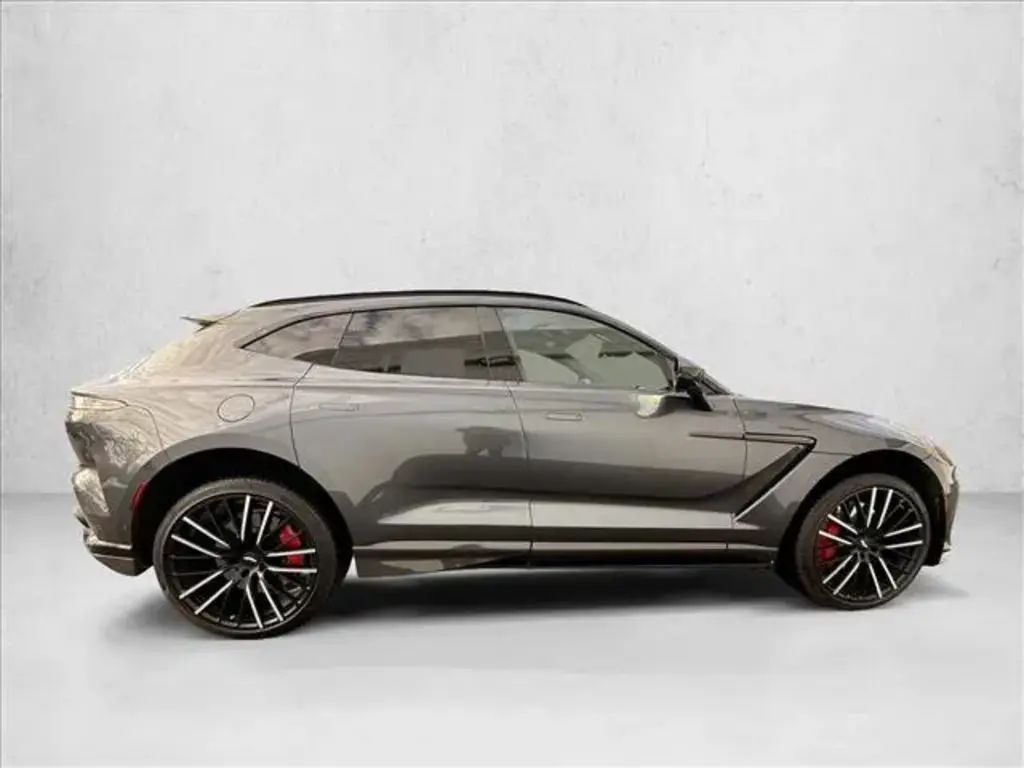 2023 DBX 707 SUV thumbnail vehicle image 3