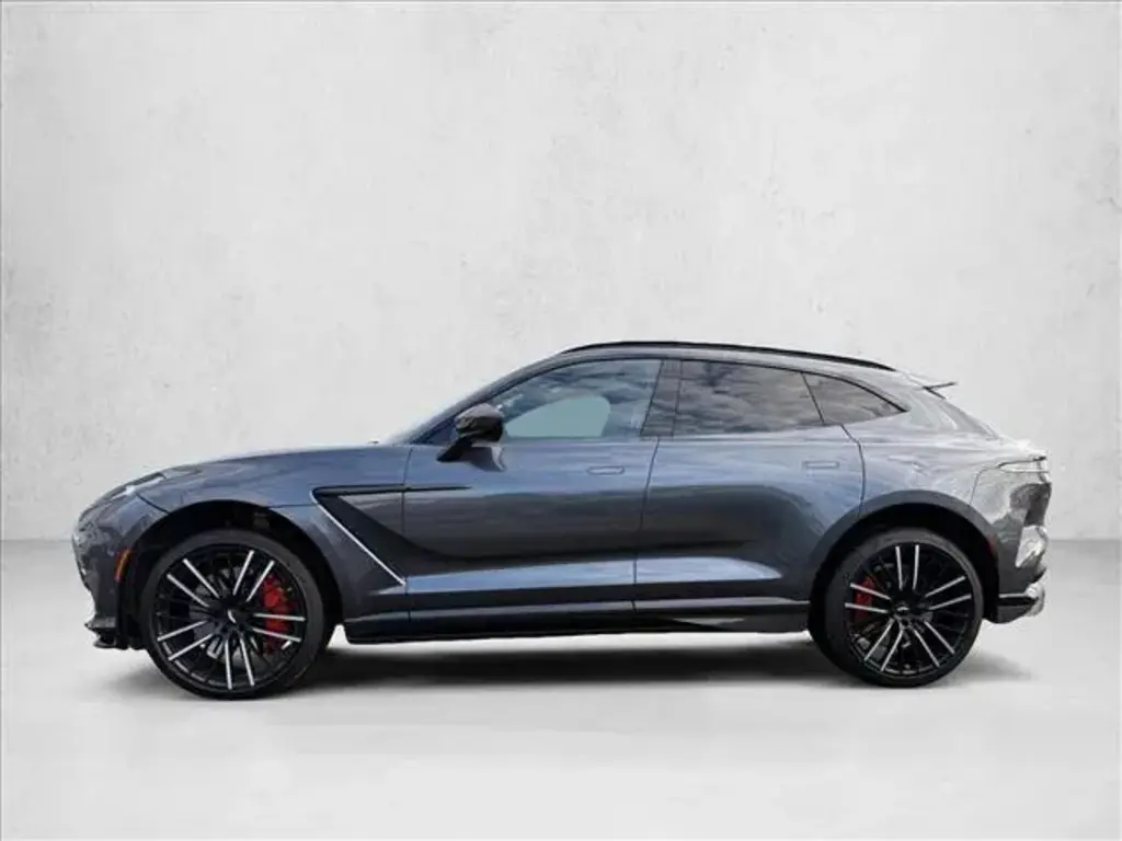 2023 DBX 707 SUV thumbnail vehicle image 3