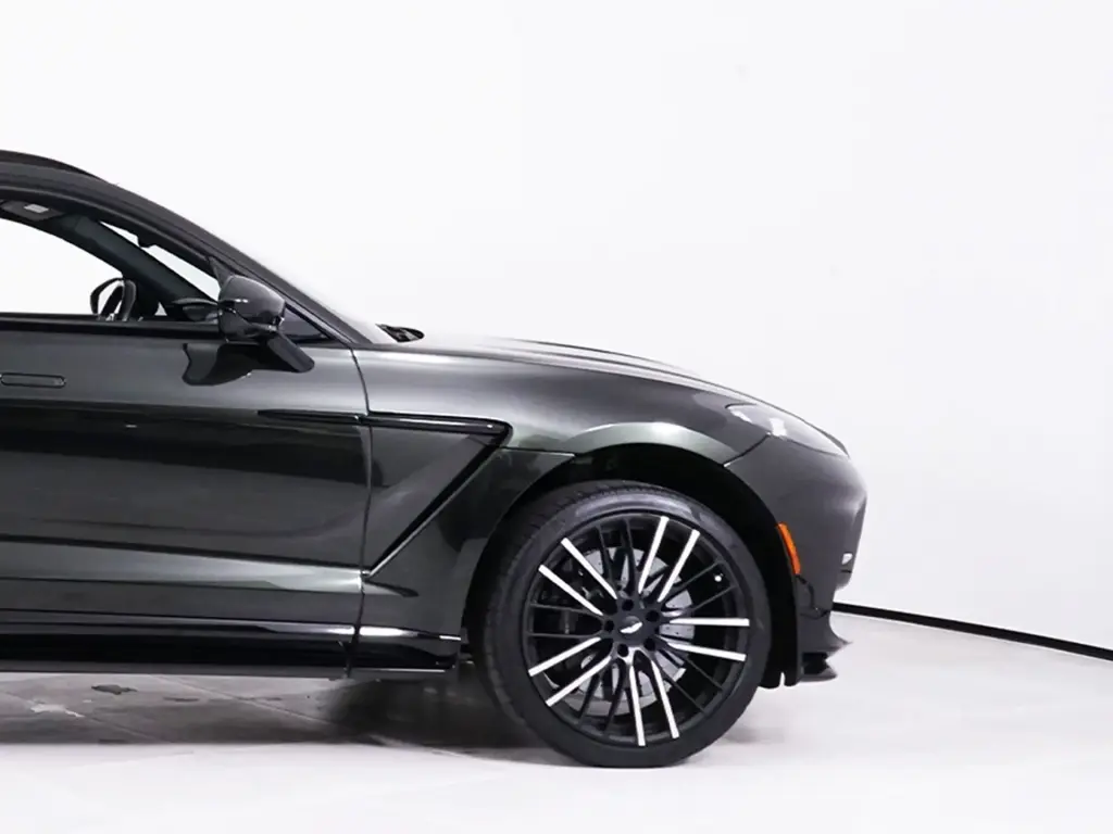 2023 DBX 707 SUV thumbnail vehicle image 3