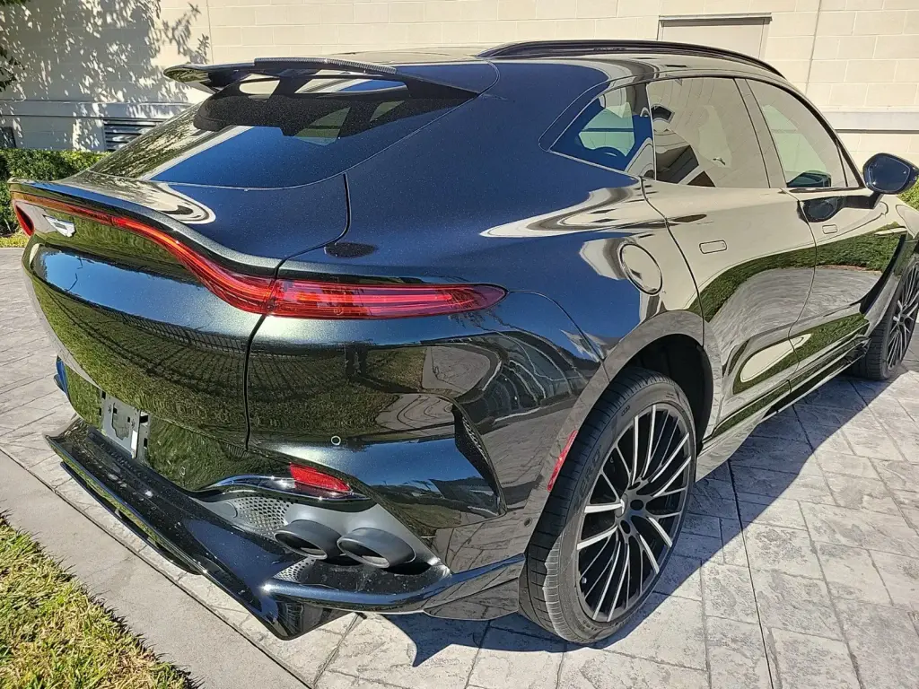 2023 DBX 707 SUV thumbnail vehicle image 1