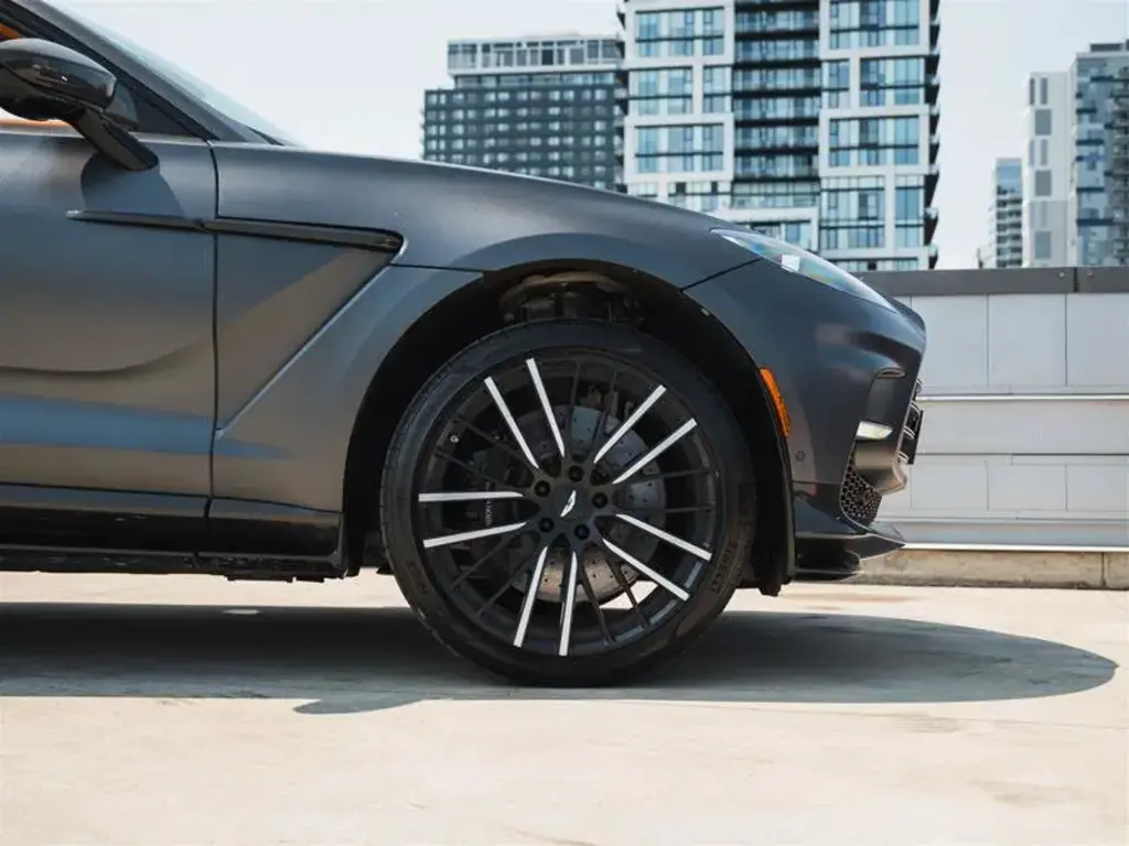 2023 DBX 707 SUV thumbnail vehicle image 3