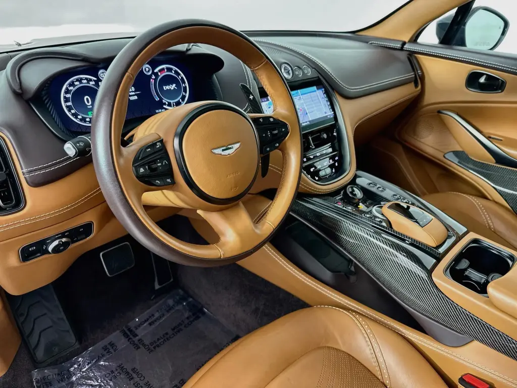 2023 DBX 707 SUV thumbnail vehicle image 2