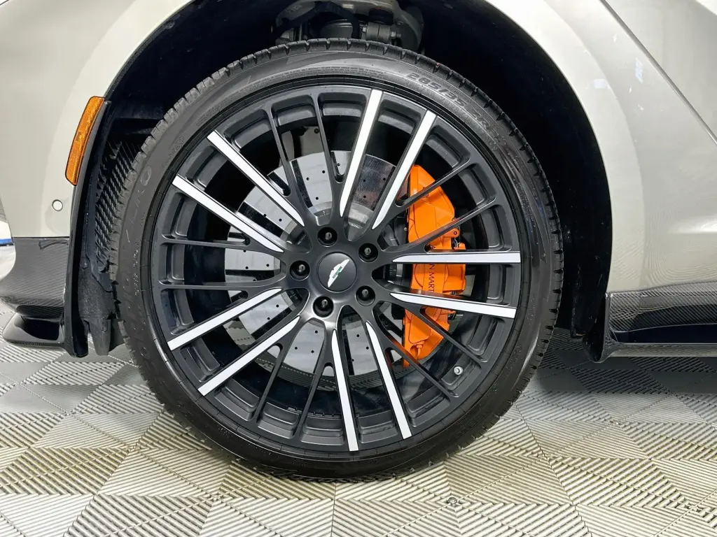 2023 DBX 707 SUV thumbnail vehicle image 3