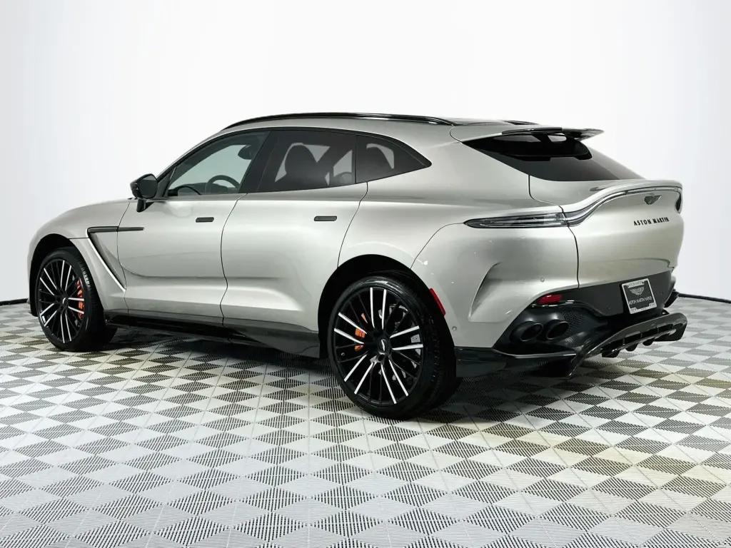 2023 DBX 707 SUV thumbnail vehicle image 1