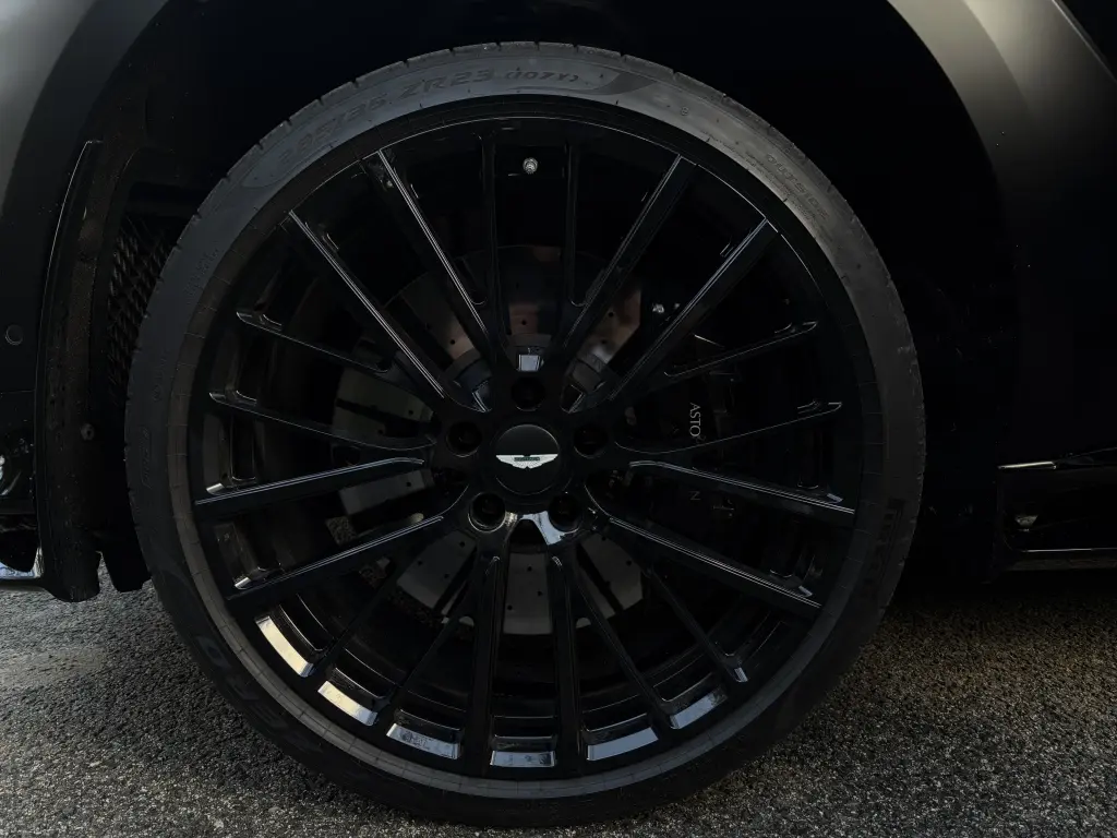 2023 DBX 707 SUV thumbnail vehicle image 3