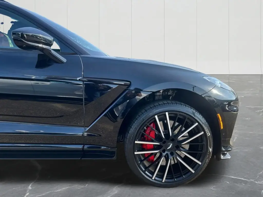 2023 DBX 707 SUV thumbnail vehicle image 3