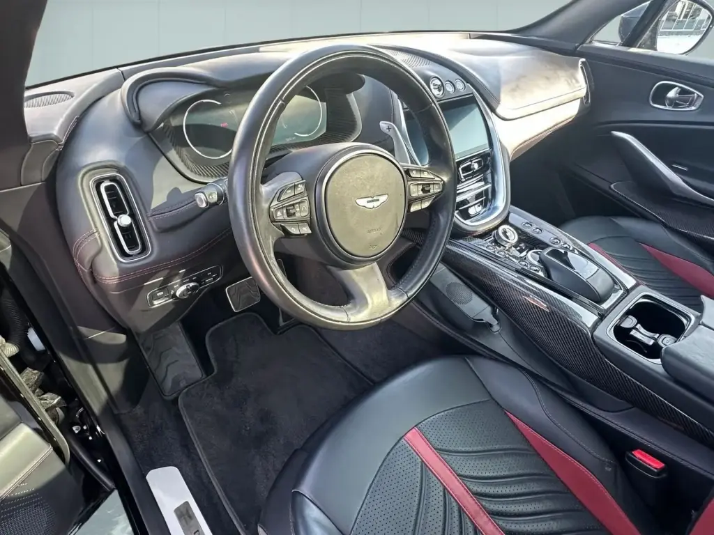 2023 DBX 707 SUV thumbnail vehicle image 2