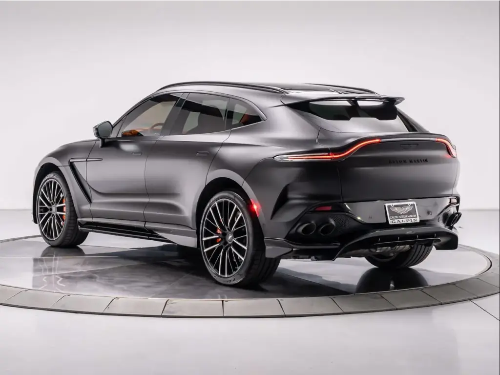 2023 DBX 707 SUV thumbnail vehicle image 1