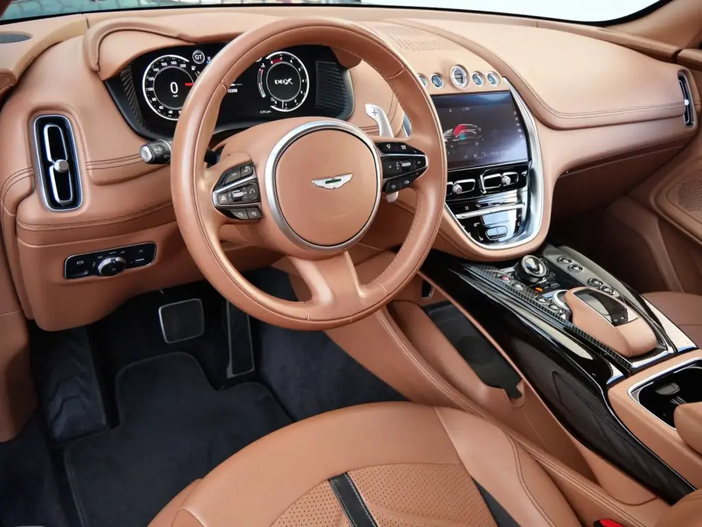 2023 DBX 707 SUV thumbnail vehicle image 2