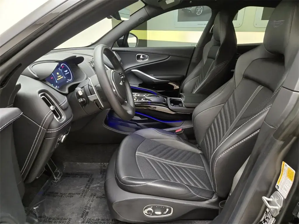 2023 DBX 707 SUV thumbnail vehicle image 2