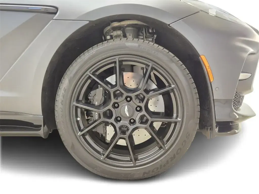 2023 DBX 707 SUV thumbnail vehicle image 3