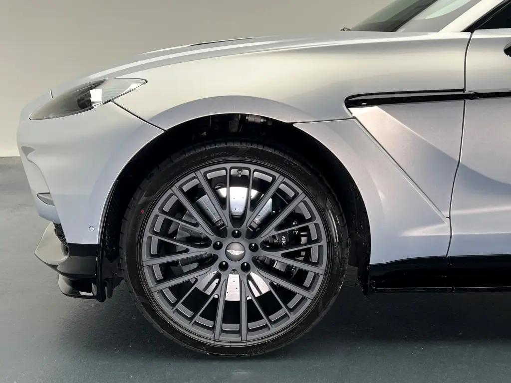 2023 DBX 707 SUV thumbnail vehicle image 3