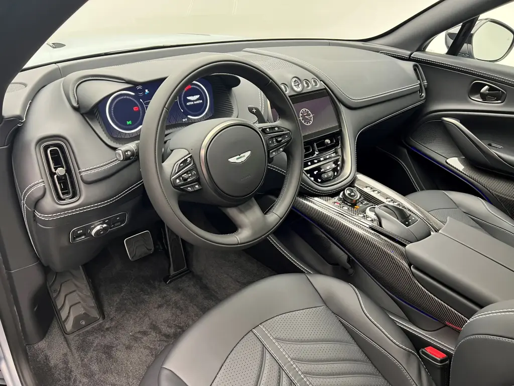 2023 DBX 707 SUV thumbnail vehicle image 2