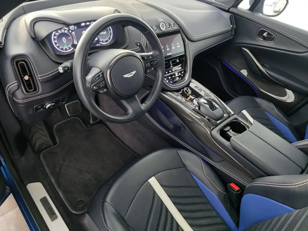 2023 DBX 707 SUV thumbnail vehicle image 2