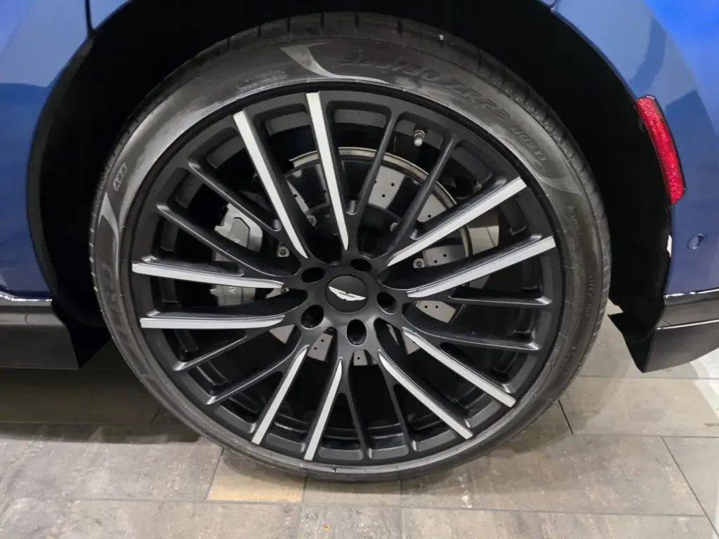 2023 DBX 707 SUV thumbnail vehicle image 3