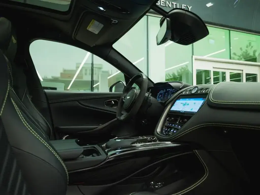 2023 DBX 707 SUV thumbnail vehicle image 2