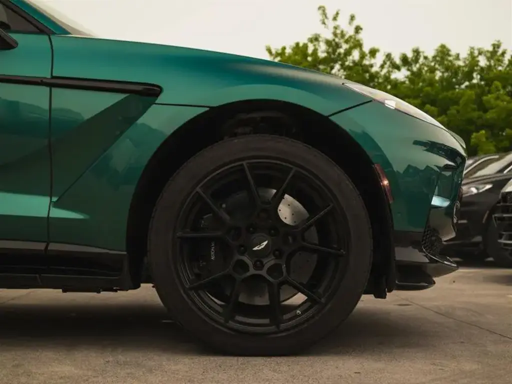 2023 DBX 707 SUV thumbnail vehicle image 3