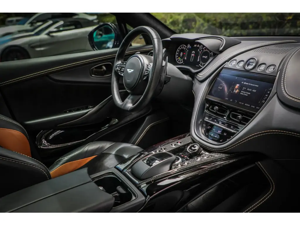 2023 DBX 707 SUV thumbnail vehicle image 2