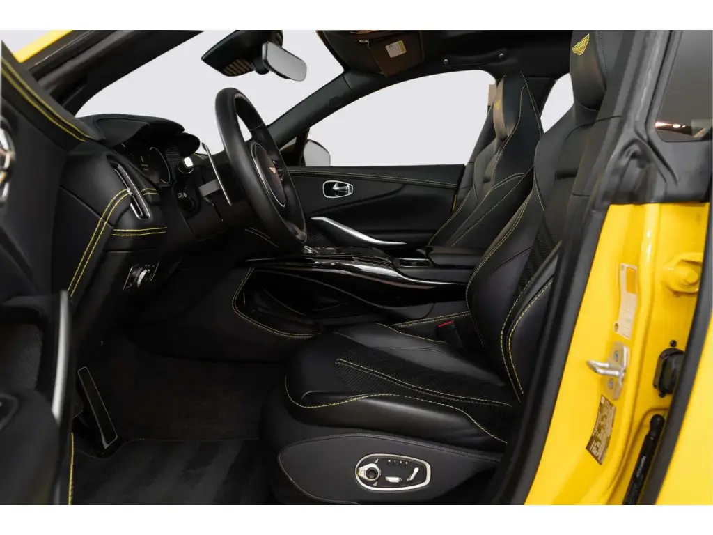 2023 DBX 707 SUV thumbnail vehicle image 2