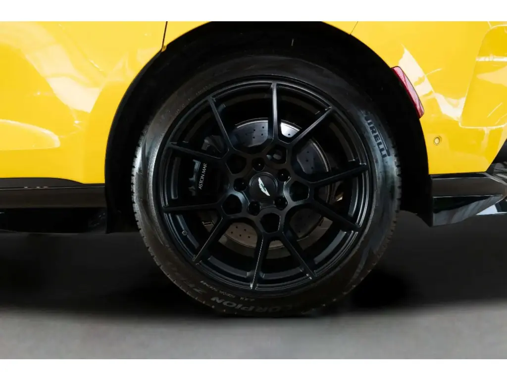 2023 DBX 707 SUV thumbnail vehicle image 3