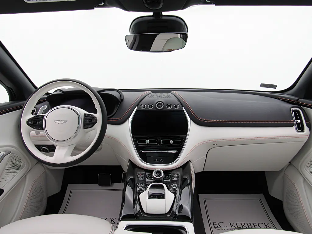 2023 DBX 707 SUV thumbnail vehicle image 2
