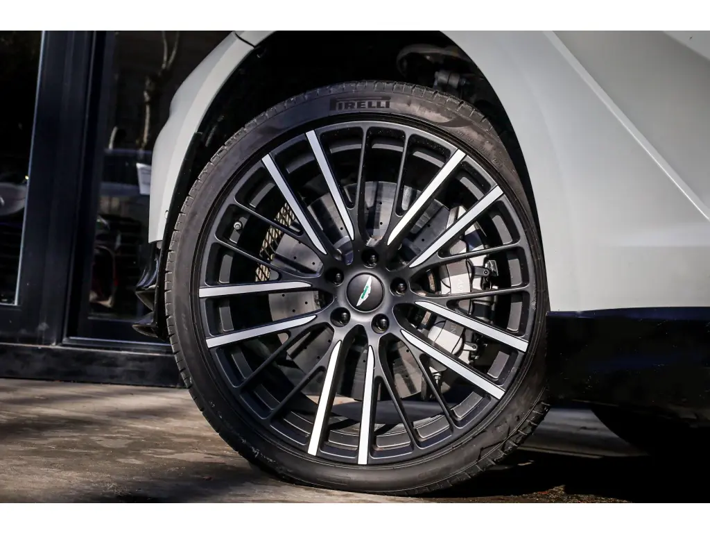 2023 DBX 707 SUV thumbnail vehicle image 3