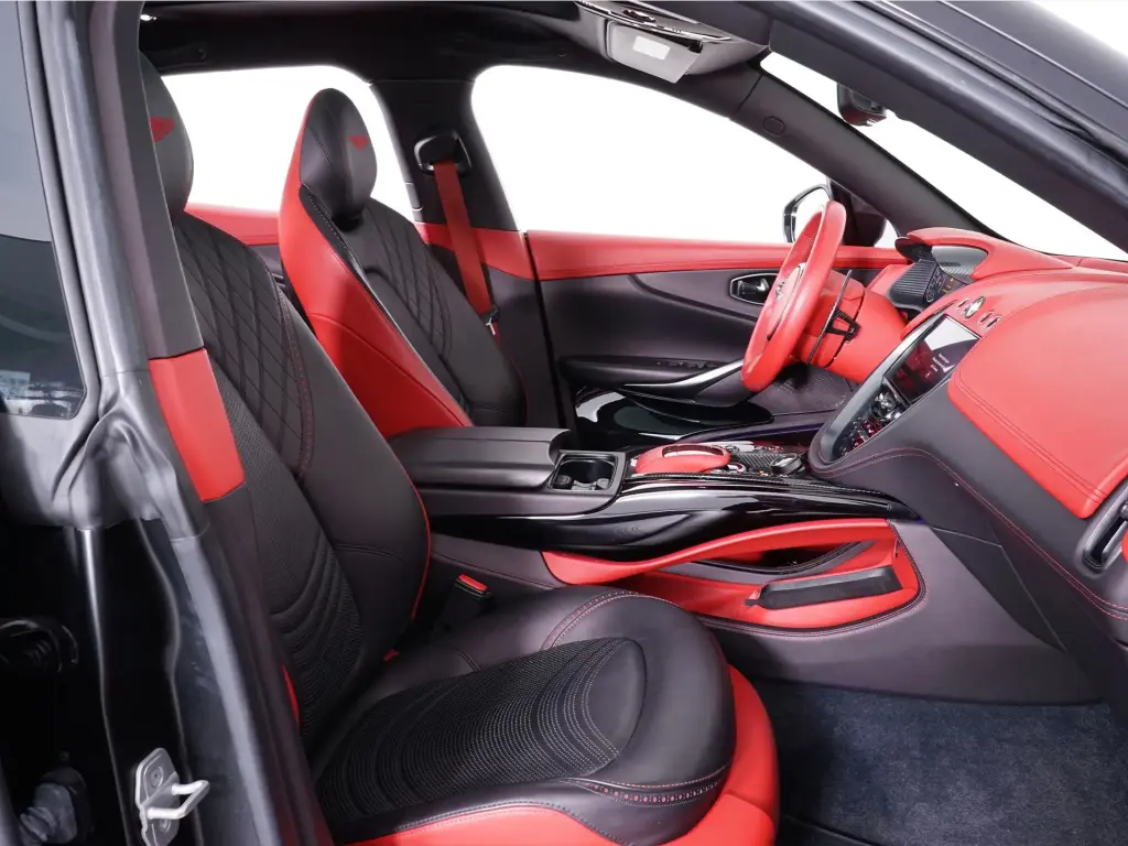 2023 DBX 707 SUV thumbnail vehicle image 2