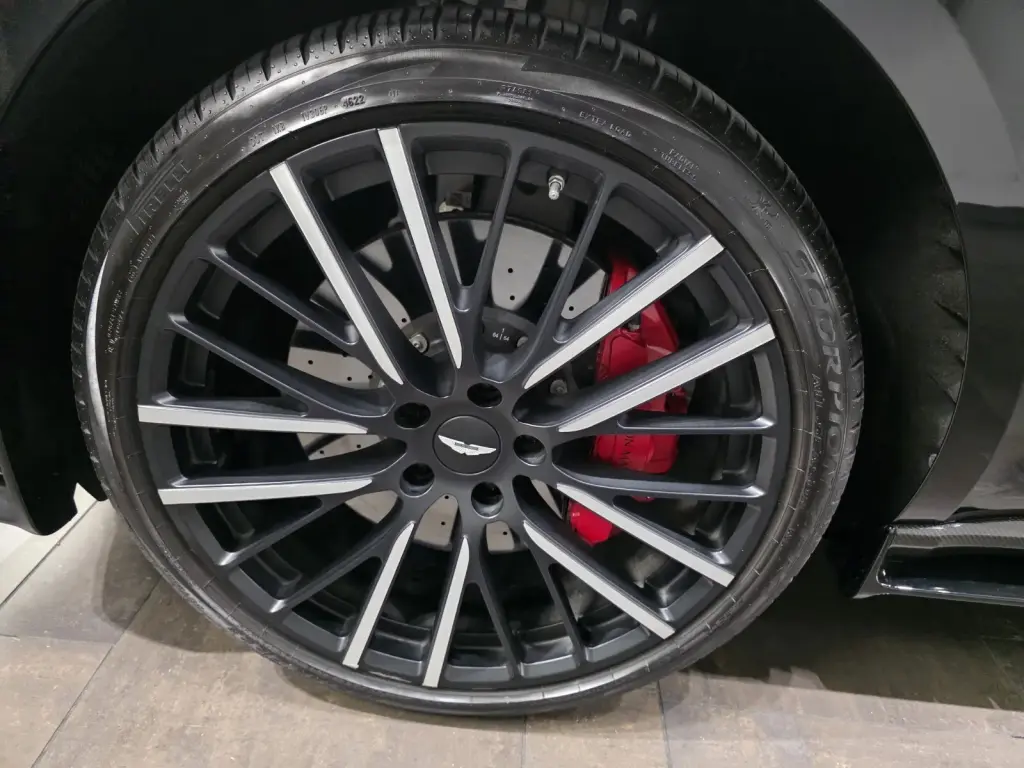 2023 DBX 707 SUV thumbnail vehicle image 3