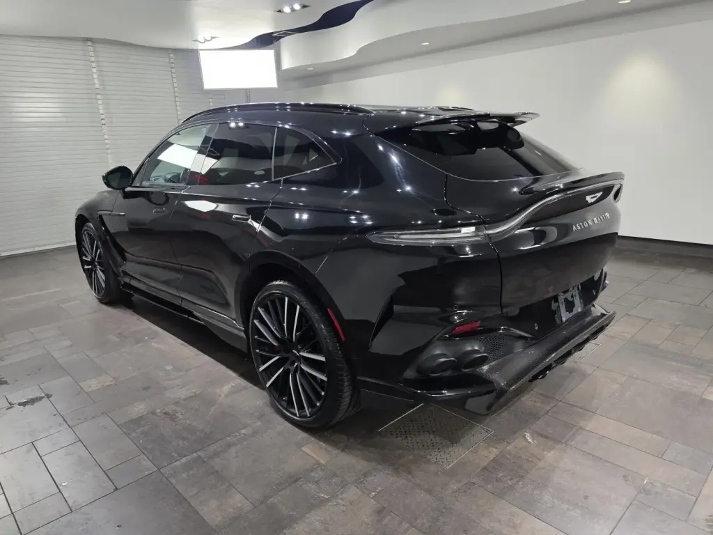 2023 DBX 707 SUV thumbnail vehicle image 1