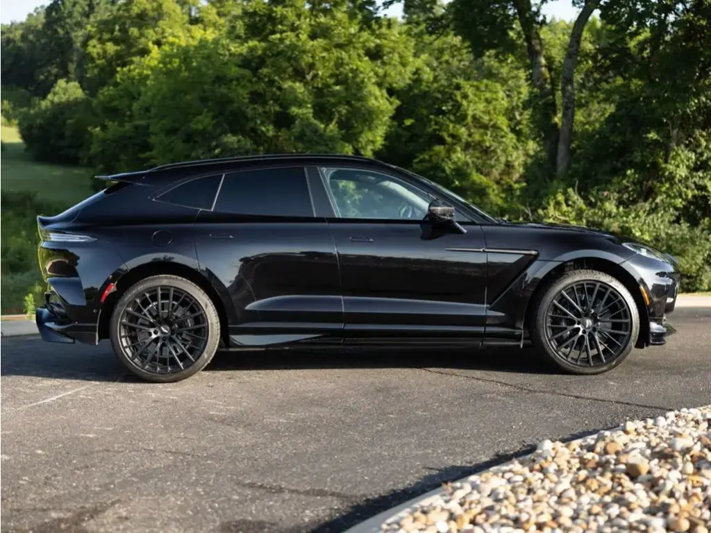 2023 DBX 707 SUV thumbnail vehicle image 3