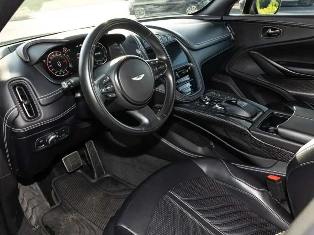 2023 DBX 707 SUV thumbnail vehicle image 2