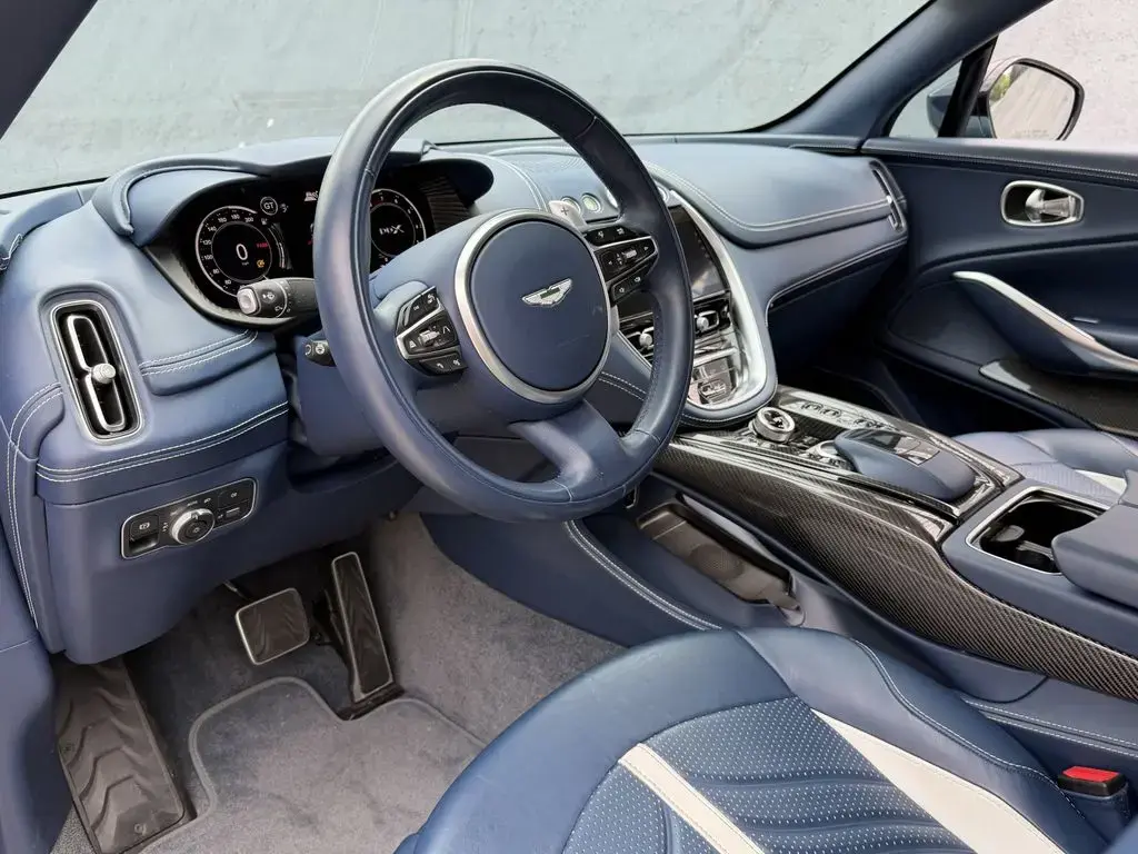 2023 DBX 707 SUV thumbnail vehicle image 2