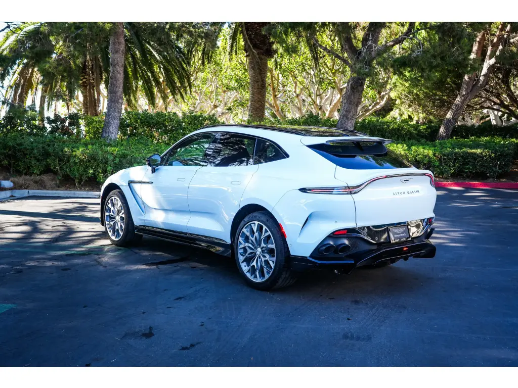 2023 DBX 707 SUV thumbnail vehicle image 1